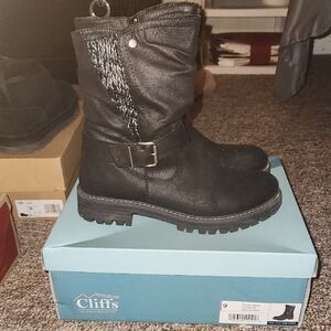 Cliffs Black Ankle Boots with Buckle